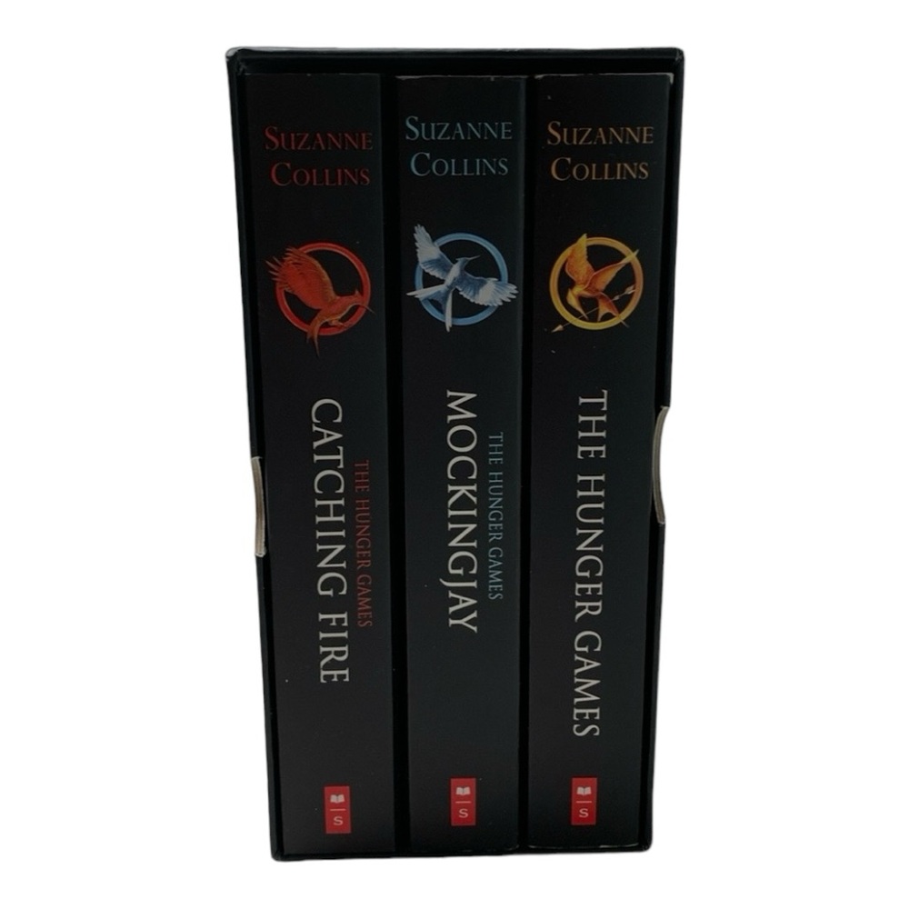 USED SET OF 3 BOOKS SUZANNE COLLINS CATCHING FIRE, MOCKINGJAY, THE HUNGER GAMES.